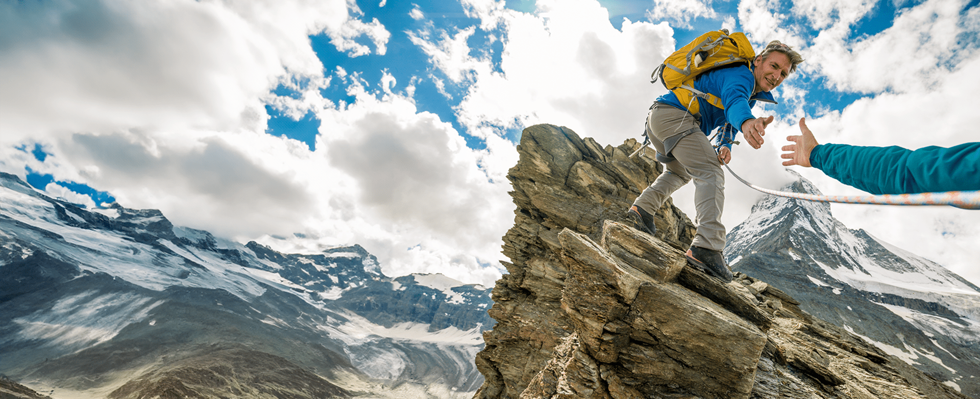 Mountaineer extends helping hand to teammate, mtns