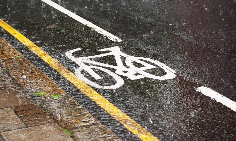 Cómo protegerte de la lluvia al ir al trabajo