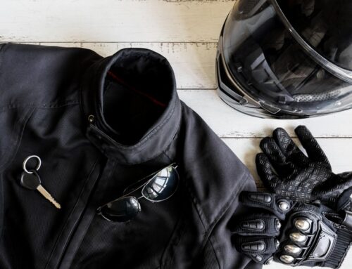 Descobreix els millors accessoris per evitar el fred quan vas amb moto