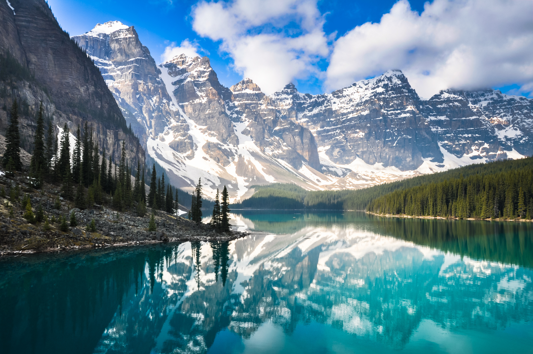 Moraine Lake, Rocky Mountains, Canada Fotografía del Moraine Lake, en las montañas rocosas de Canadá