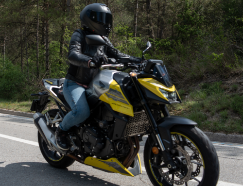 Ruta amb una Hornet 750 a Montserrat, el paradís barceloní dels revolts